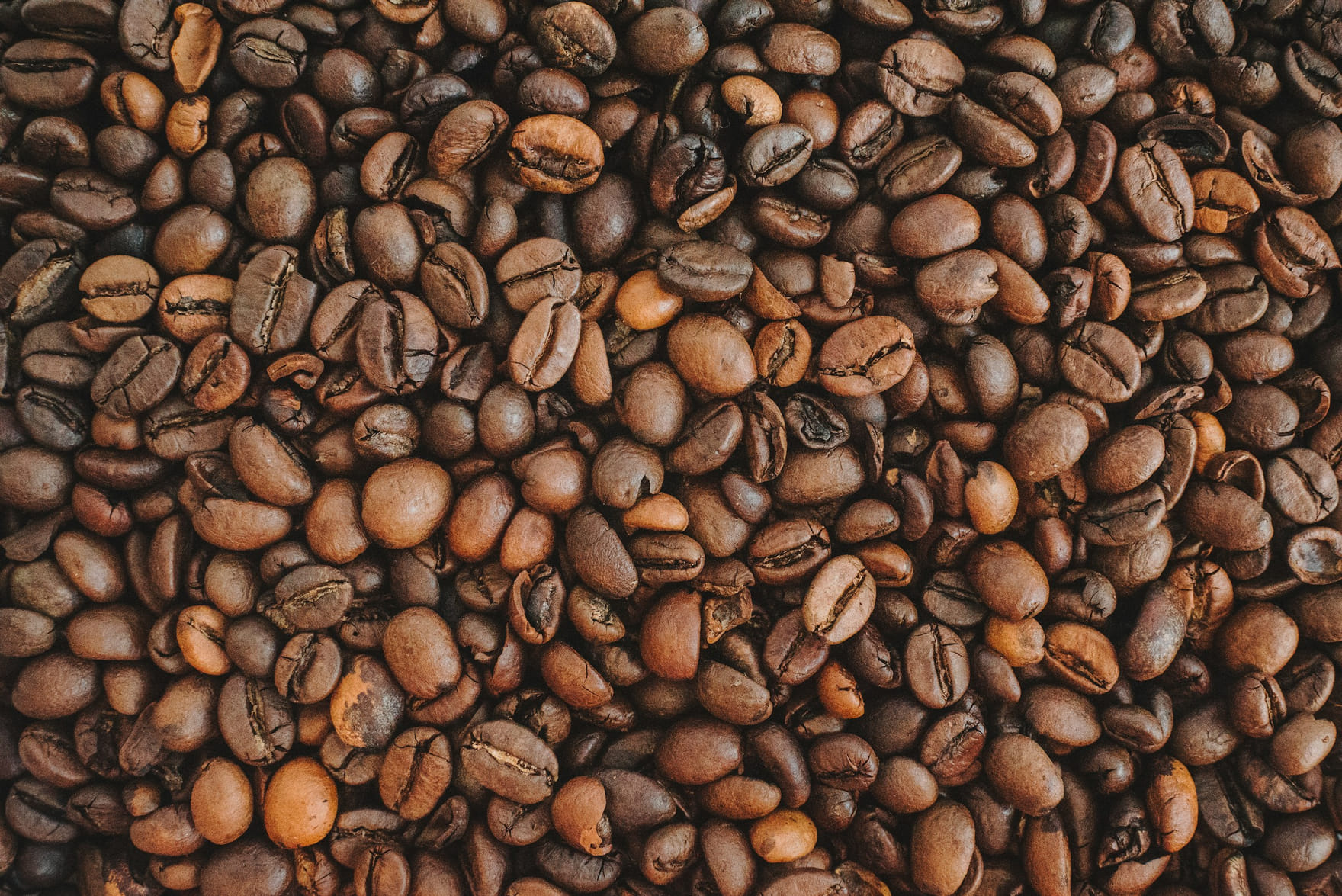 Nahaufnahme gerösteter Kaffeebohnen