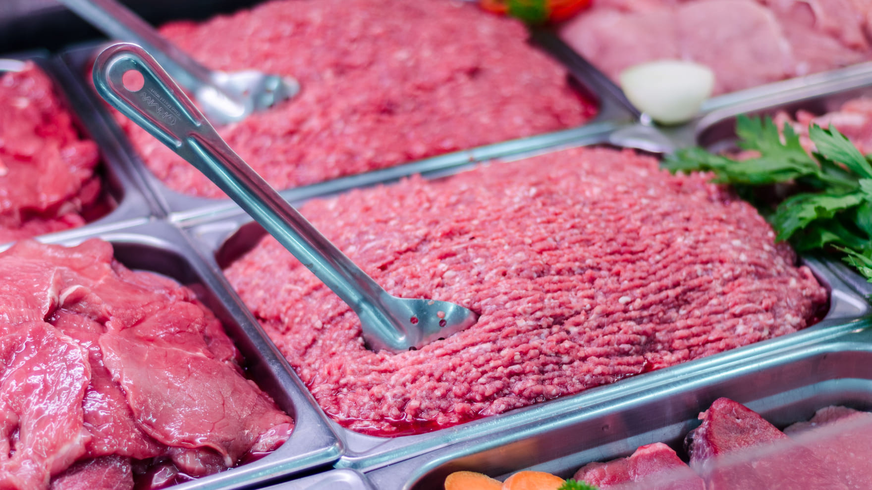 Hackfleisch in Gastrobehältern